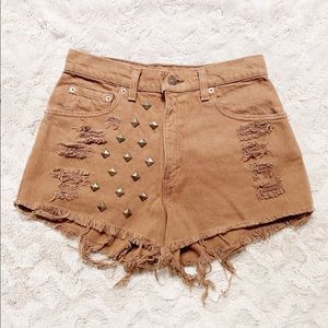 *Sold* Levi’s Relaxed Fit Shorts: Sz 7 - EUC